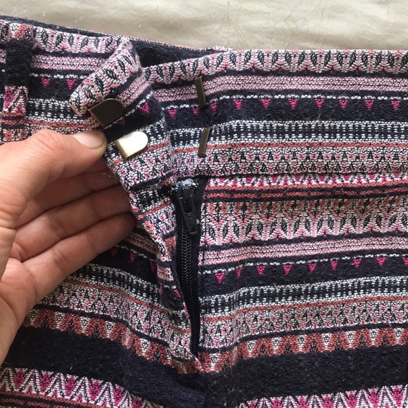 GEOMETRIC PATTERNED SHORTS - Picture 4 of 4